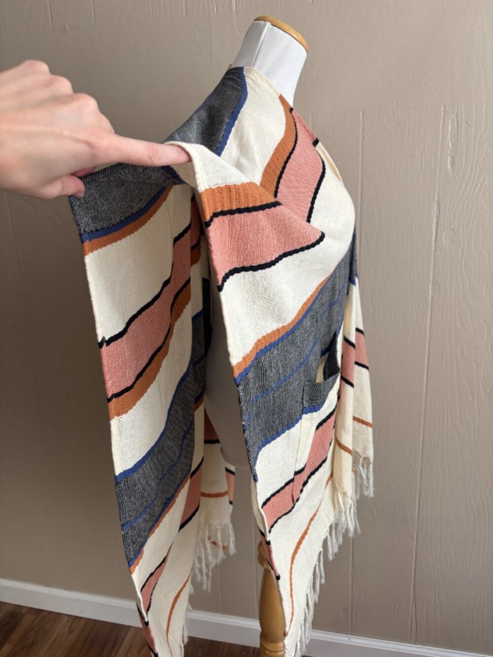 Elan Boho Beachy Striped Open Front Fringe Trim Wrap - Picture 7 of 10